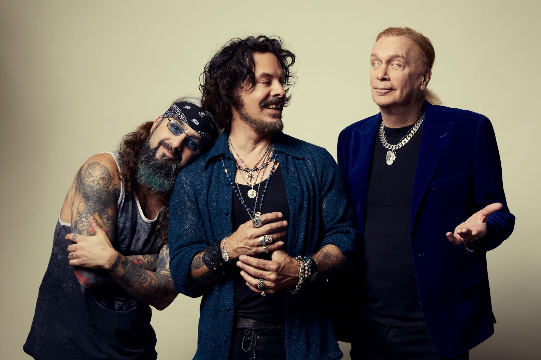 THE WINERY DOGS release new song and video, 'MAD WORLD' from new album
