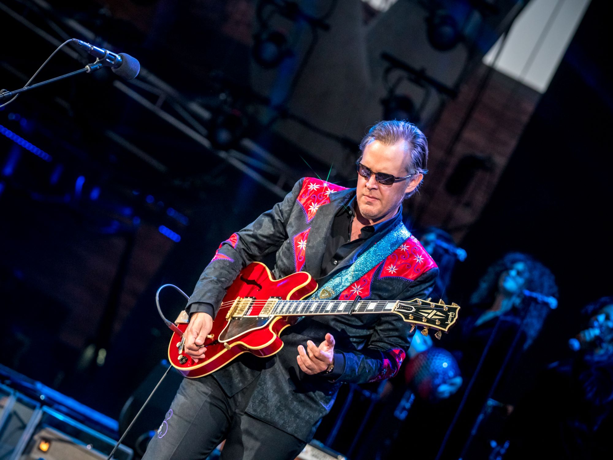 Blues-Rock Superstar JOE BONAMASSA Expresses The Pain Of Love Gone ...