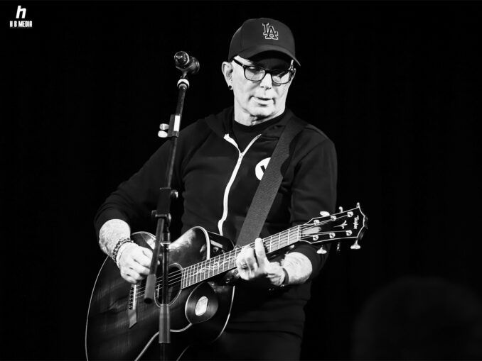 LIVE REVIEW: ART ALEXAKIS Of Everclear With BRENDAN B. BROWN Of Wheatus ...